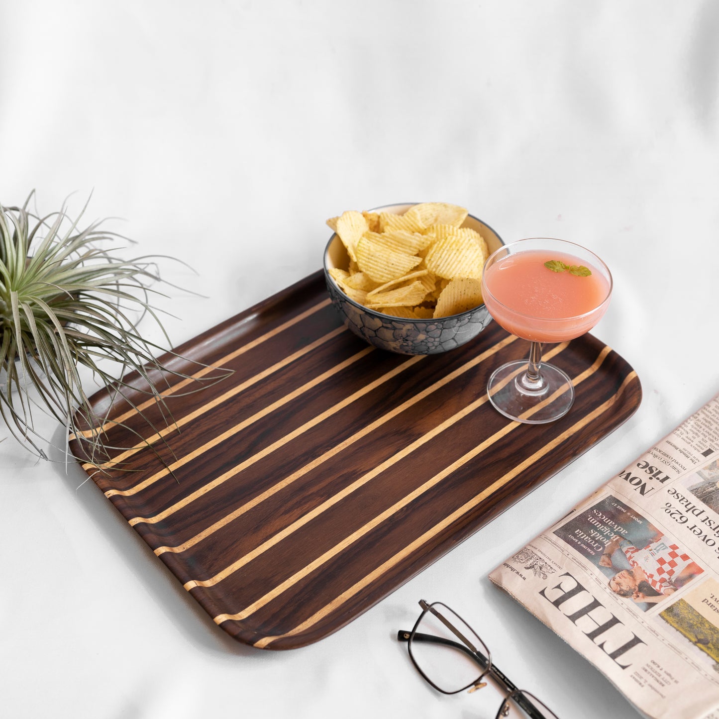 Pin stripe tray